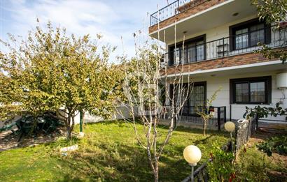 Foça Cumhuriyet Mah. Satılık 6+2 Müstakil Tripleks Villa