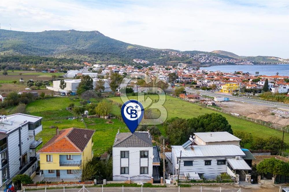 Foça Cumhuriyet Mah. Satılık 6+2 Müstakil Tripleks Villa