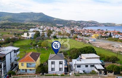 Foça Cumhuriyet Mah. Satılık 6+2 Müstakil Tripleks Villa