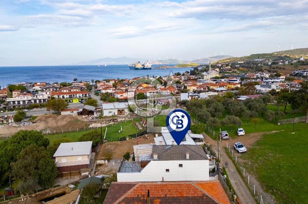 Foça Cumhuriyet Mah. Satılık 6+2 Müstakil Tripleks Villa