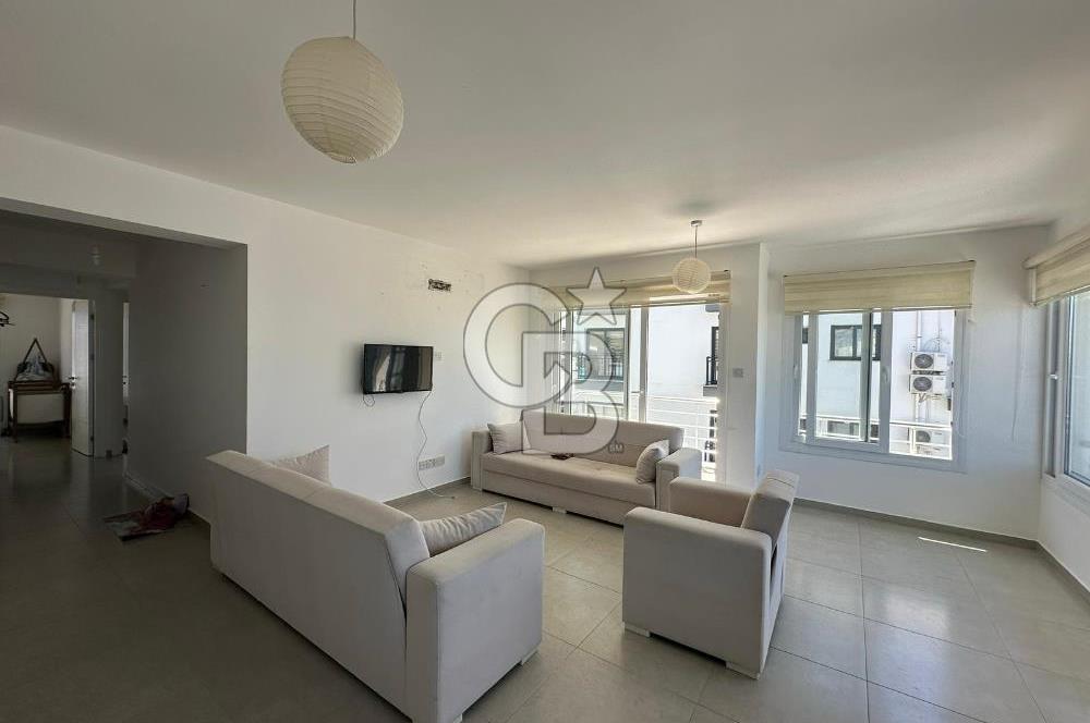 Yukarı Girne Bölgesinde Merkezi Konumda Satılık 3+1 Daire !!!