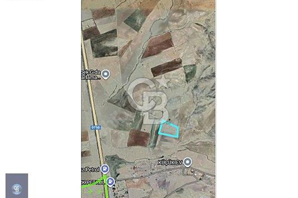 GÖLBAŞI ÇİMŞİTDE YOLA YAKIN TARLA