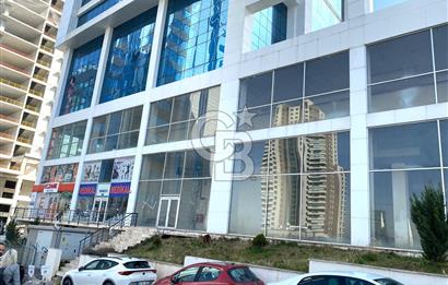 ÇUKURAMBAR'DA KAPALI OTOPARKLI 1000 M2 SATILIK CADDE DÜKKAN
