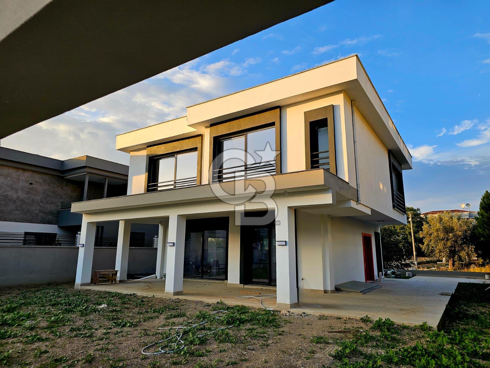 SATILIK 500 M² BAHÇE İÇİNDE MÜSTAKİL 4+2 VİLLA