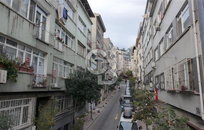 CİHANGİR'İN MERKEZİNDE SATILIK 5 KATLI BİNA