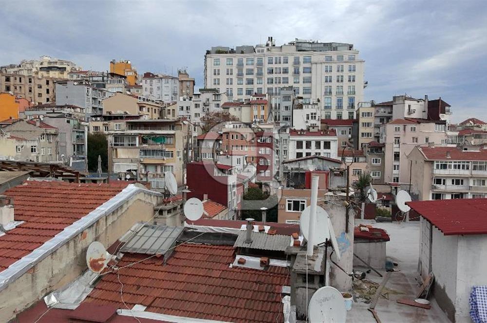 CİHANGİR'İN MERKEZİNDE SATILIK 5 KATLI BİNA