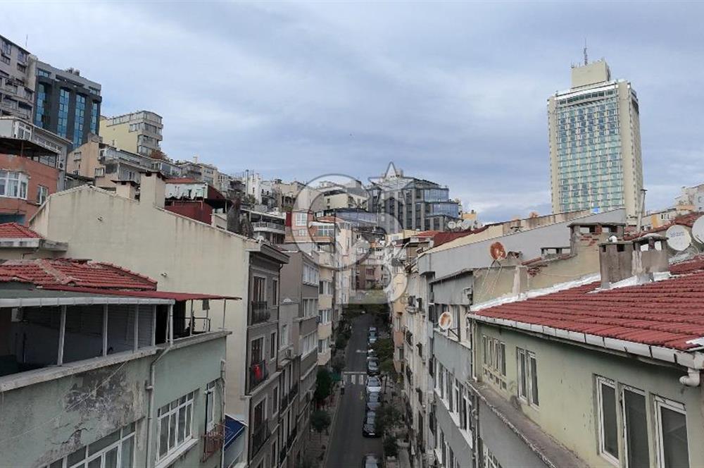 CİHANGİR'İN MERKEZİNDE SATILIK 5 KATLI BİNA