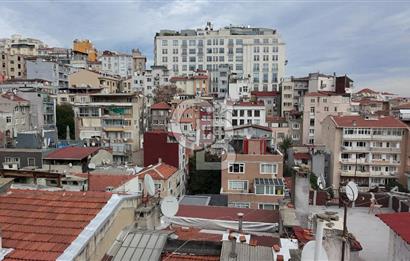 CİHANGİR'İN MERKEZİNDE SATILIK 5 KATLI BİNA