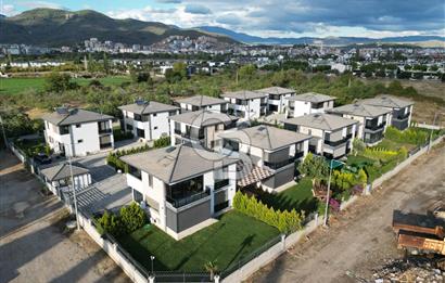 Edremit 4+1 Lüks Villa, 147m² Net, Müstakil Bahçeli, Site İçinde