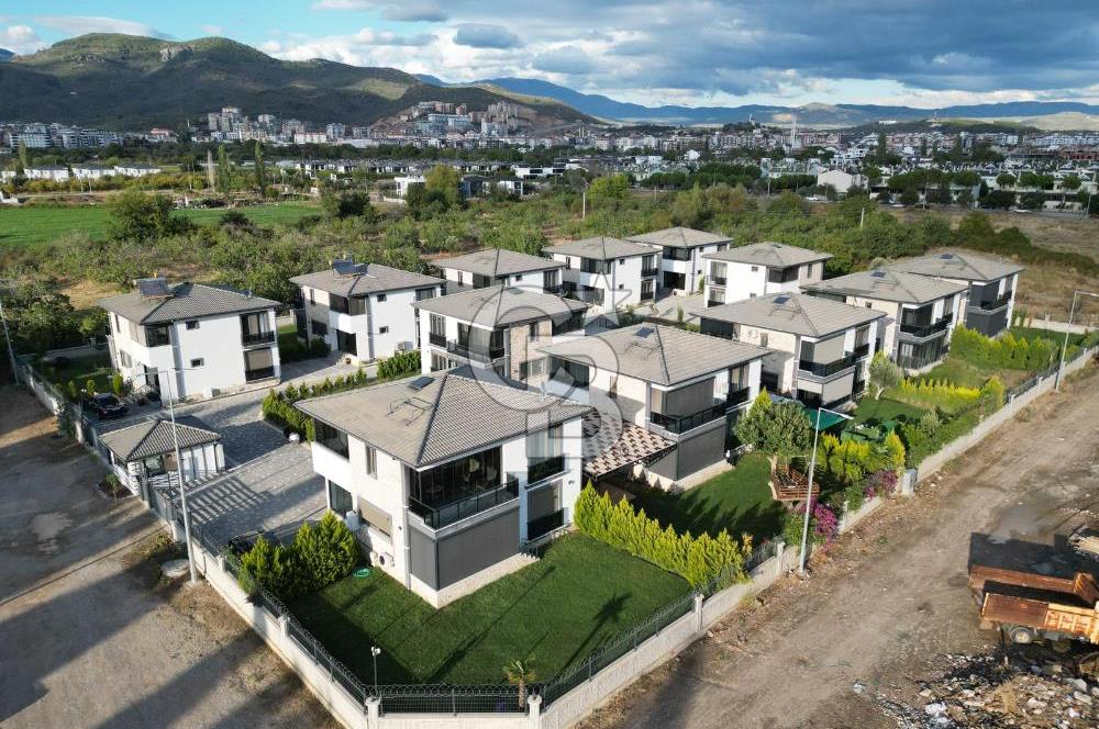 Edremit 4+1 Lüks Villa, 147m² Net, Müstakil Bahçeli, Site İçinde