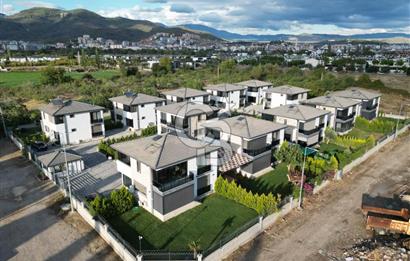 Edremit 4+1 Lüks Villa, 147m² Net, Müstakil Bahçeli, Site İçinde