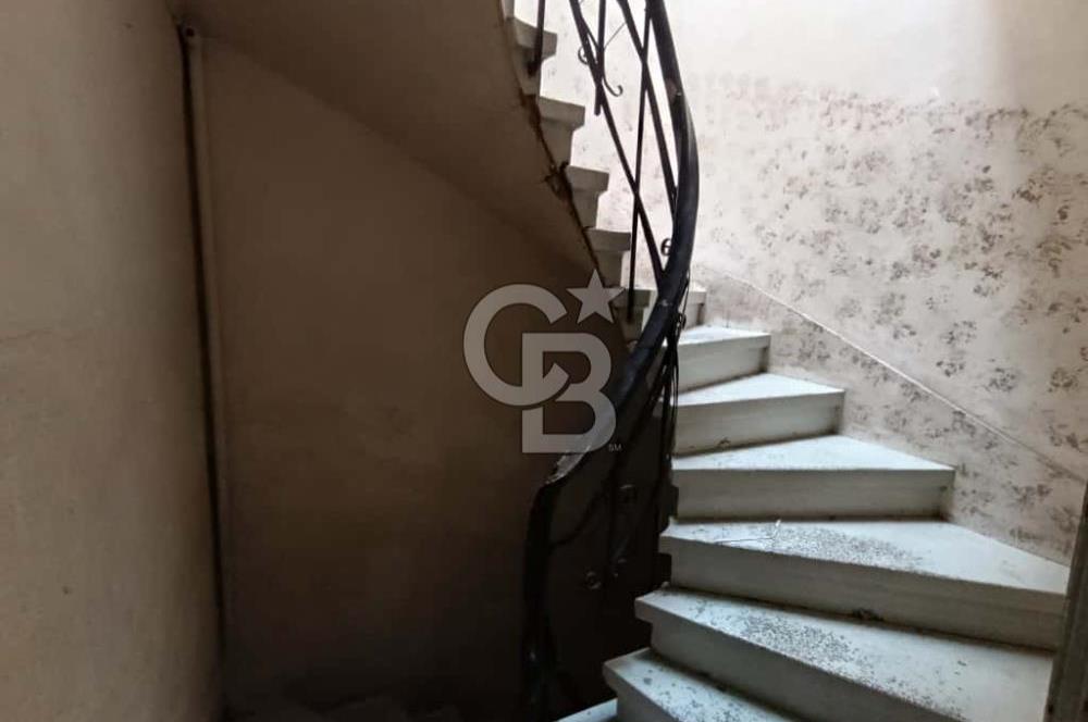 CİHANGİR'İN MERKEZİNDE SATILIK 5 KATLI BİNA