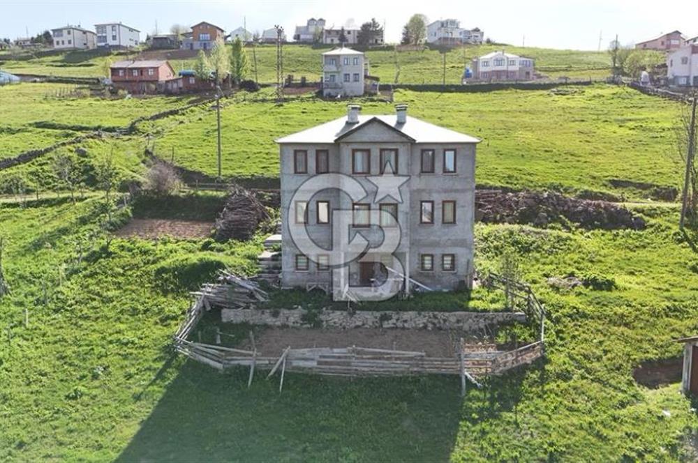 AKÇAABAT IŞIKLAR'DA SATILIK BİNA VE ARSA