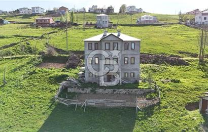 AKÇAABAT IŞIKLAR'DA SATILIK BİNA VE ARSA