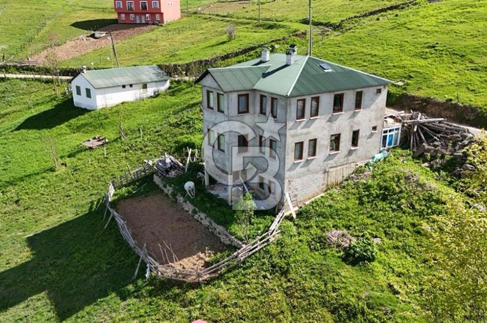 AKÇAABAT IŞIKLAR'DA SATILIK BİNA VE ARSA