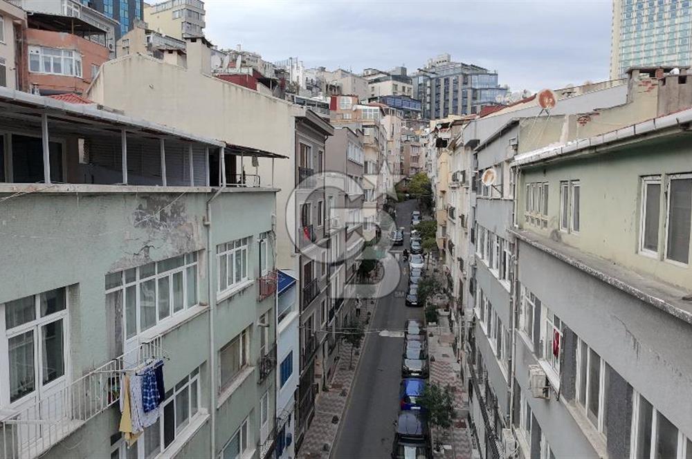 CİHANGİR MERKEZDE SATILIK 5 KATLI APART OTELE UYGUN BİNA