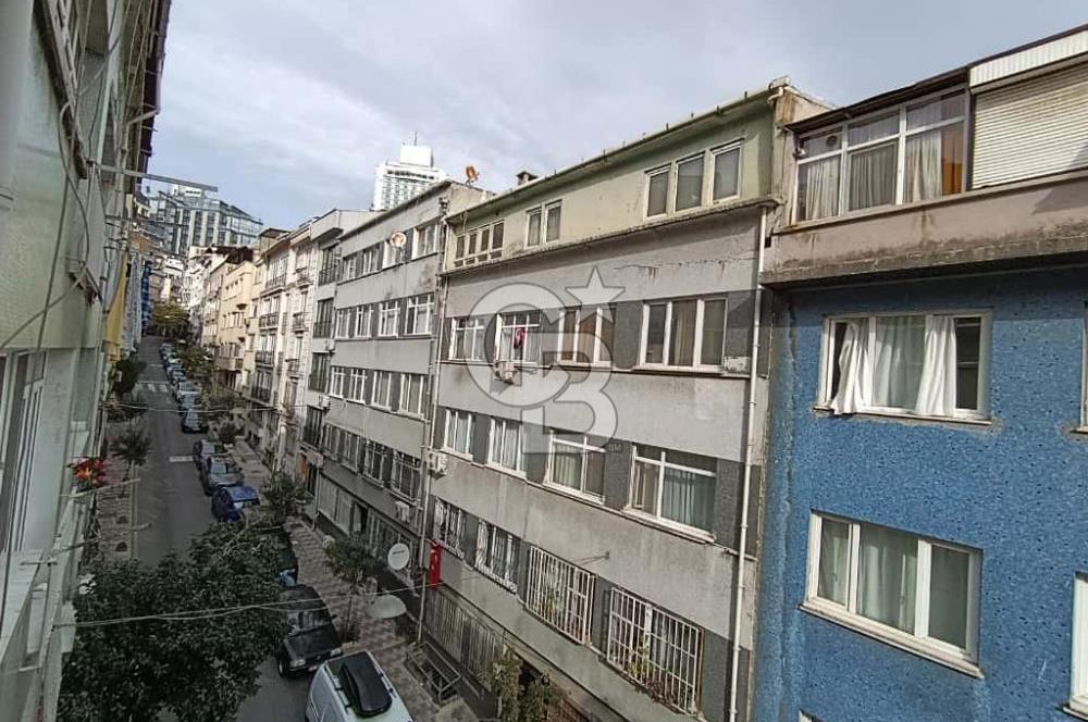 CİHANGİR MERKEZDE SATILIK 5 KATLI APART OTELE UYGUN BİNA