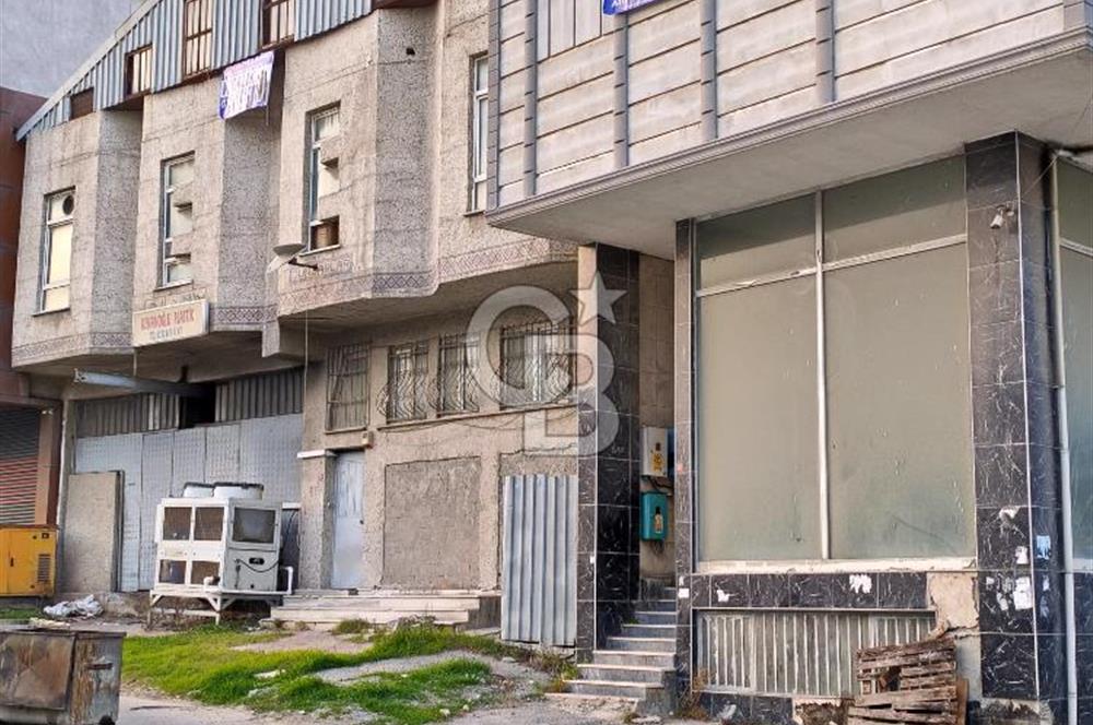 Arnavutköy'de merkezi konumda cadde üzerinde kiralık bina işyeri