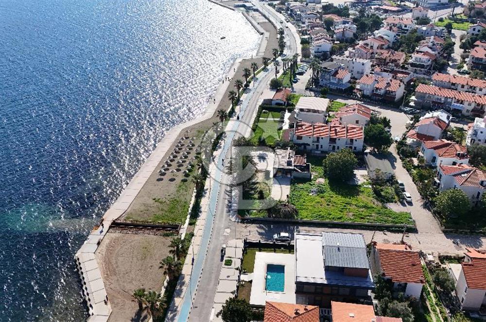  İzmir Yeni Foça'da denize sıfır eşsiz konumda otel arsası hissesi..