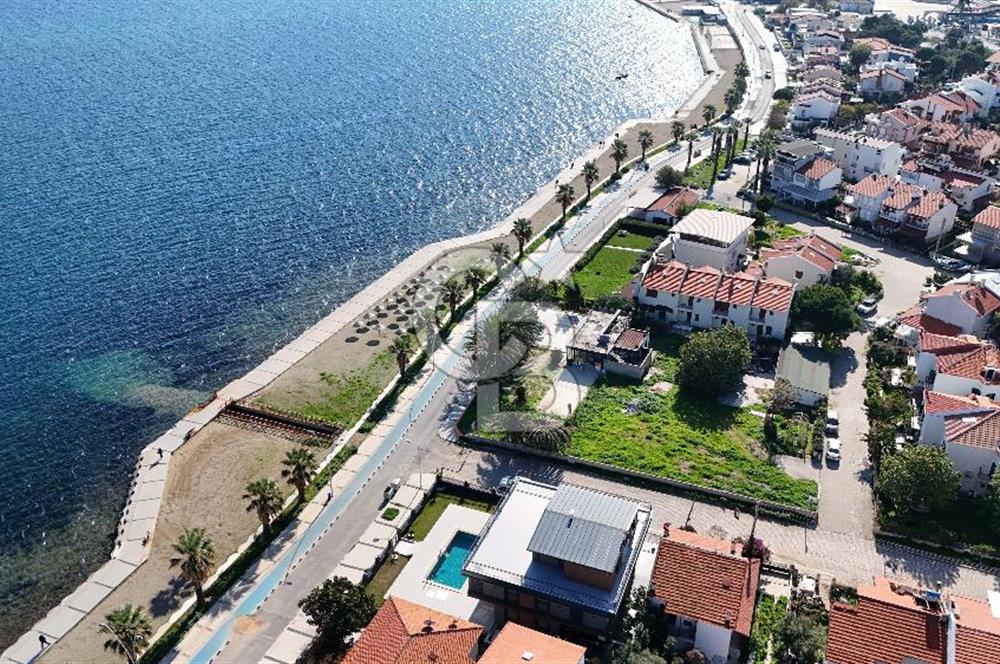  İzmir Yeni Foça'da denize sıfır eşsiz konumda otel arsası hissesi..