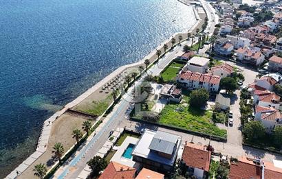  İzmir Yeni Foça'da denize sıfır eşsiz konumda otel arsası hissesi..