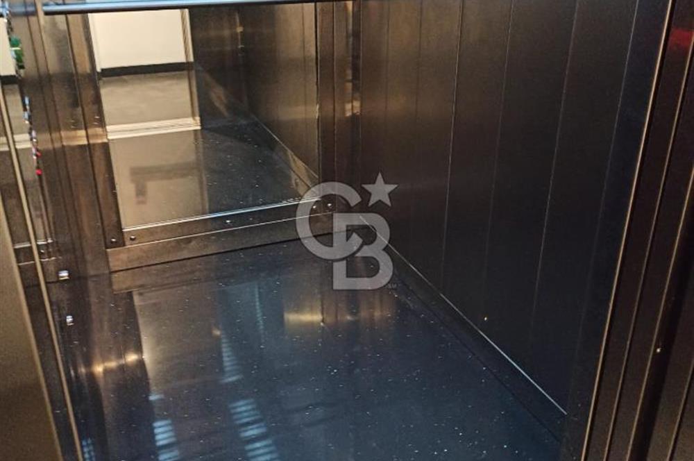 SUADİYE , ÇOK İYİ KONUMDA , GENİŞ SALONLU, 120 m2, BOŞ DAİRE