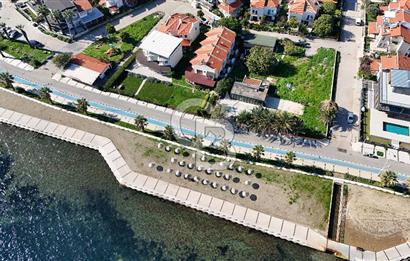  İzmir Yeni Foça'da denize sıfır eşsiz konumda otel arsası hissesi..