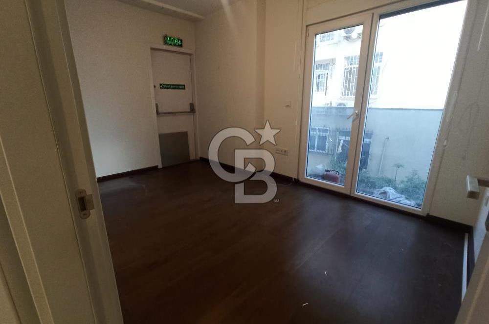 SUADİYE , ÇOK İYİ KONUMDA , GENİŞ SALONLU, 120 m2, BOŞ DAİRE