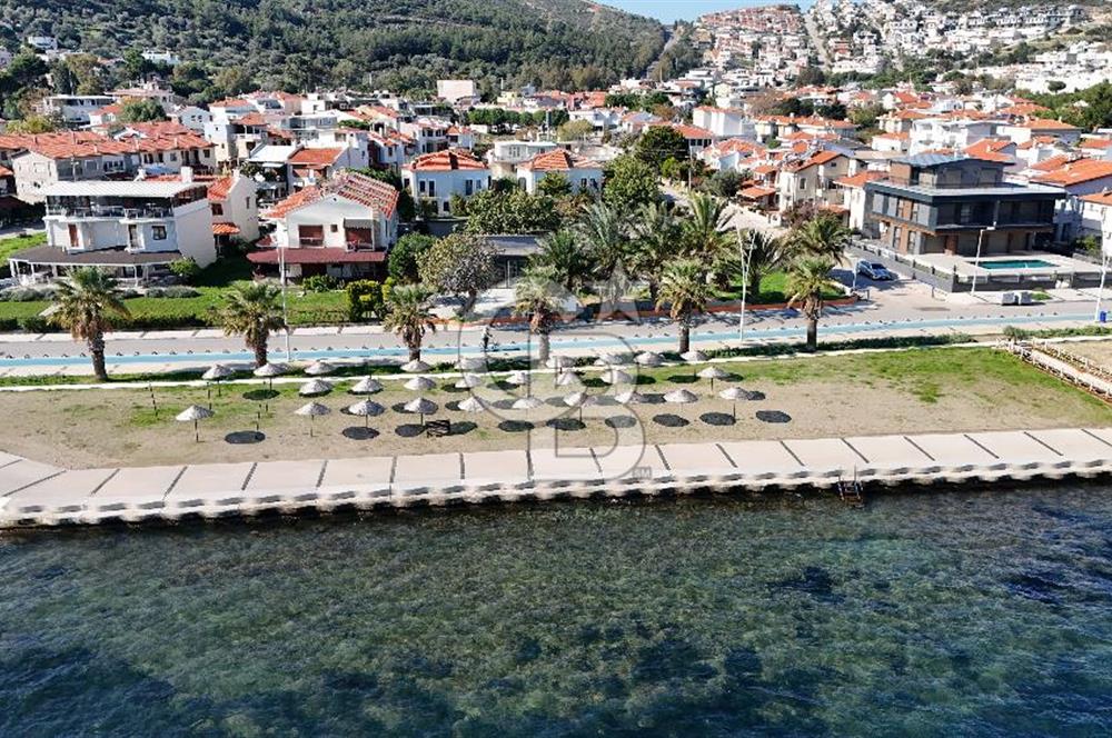  İzmir Yeni Foça'da denize sıfır eşsiz konumda otel arsası hissesi..