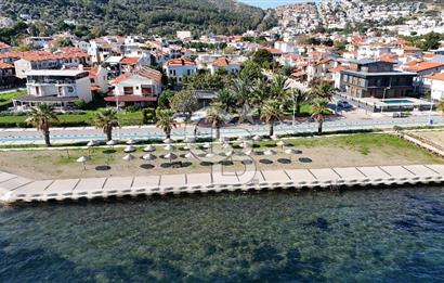  İzmir Yeni Foça'da denize sıfır eşsiz konumda otel arsası hissesi..