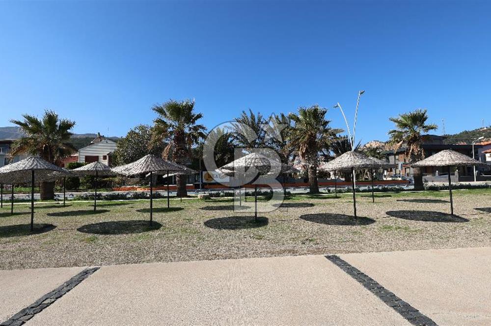  İzmir Yeni Foça'da denize sıfır eşsiz konumda otel arsası hissesi..