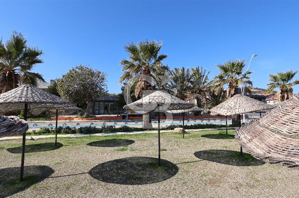  İzmir Yeni Foça'da denize sıfır eşsiz konumda otel arsası hissesi..