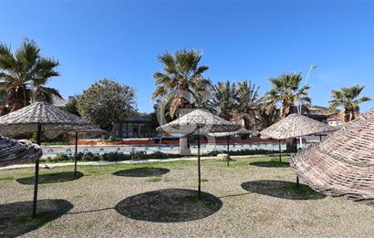  İzmir Yeni Foça'da denize sıfır eşsiz konumda otel arsası hissesi..