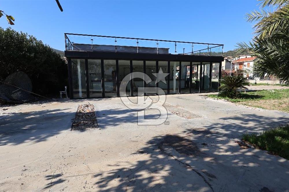  İzmir Yeni Foça'da denize sıfır eşsiz konumda otel arsası hissesi..