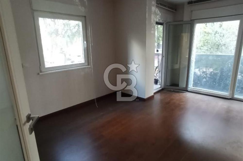 SUADİYE , ÇOK İYİ KONUMDA , GENİŞ SALONLU, 120 m2, BOŞ DAİRE