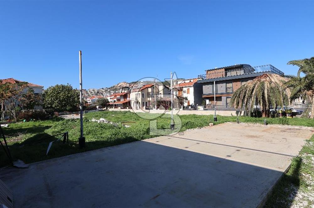  İzmir Yeni Foça'da denize sıfır eşsiz konumda otel arsası hissesi..