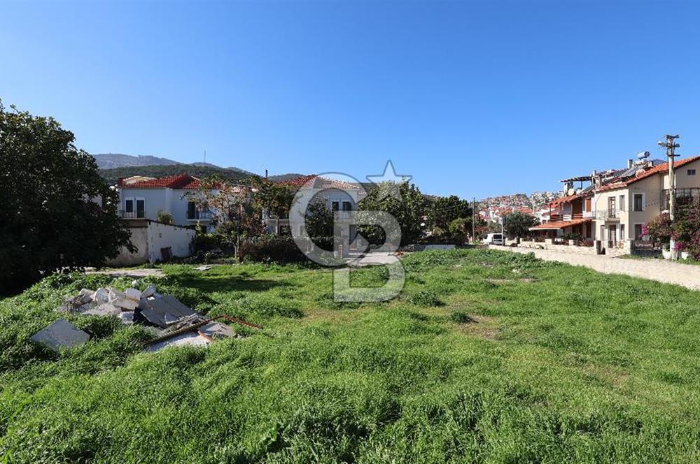  İzmir Yeni Foça'da denize sıfır eşsiz konumda otel arsası hissesi..