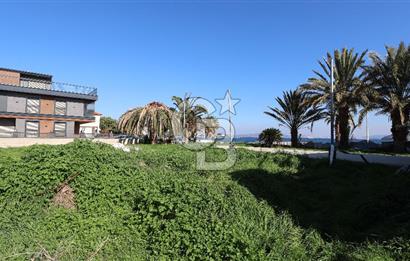  İzmir Yeni Foça'da denize sıfır eşsiz konumda otel arsası hissesi..