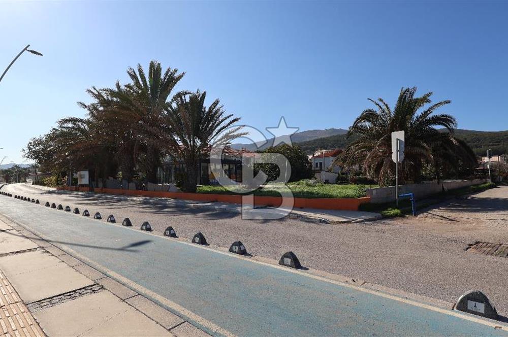  İzmir Yeni Foça'da denize sıfır eşsiz konumda otel arsası hissesi..