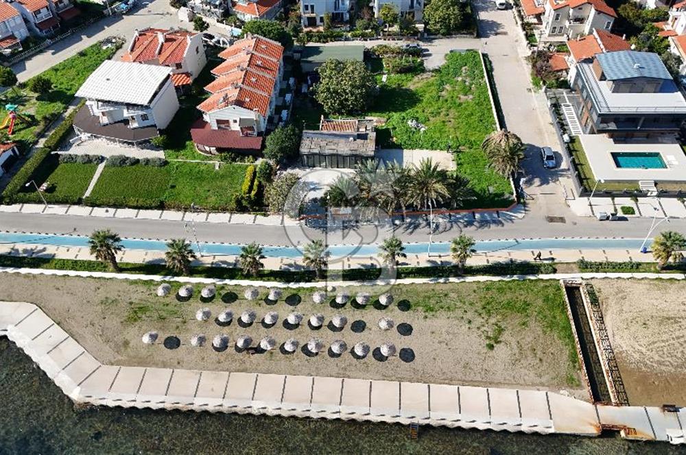  İzmir Yeni Foça'da denize sıfır eşsiz konumda otel arsası hissesi..