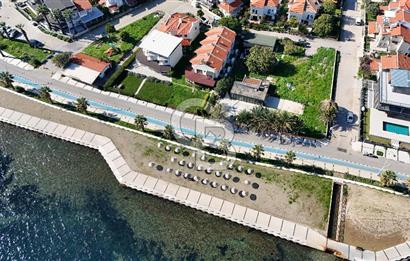  İzmir Yeni Foça'da denize sıfır eşsiz konumda otel arsası hissesi..