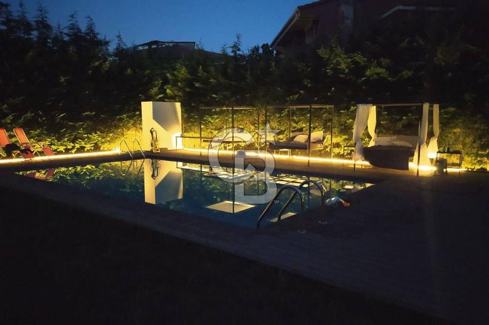 YEŞİLKÖY VİLLALARINDA SATILIK HAVUZLU KIŞ BAHÇELİ VİLLA