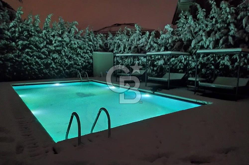 YEŞİLKÖY VİLLALARINDA SATILIK HAVUZLU KIŞ BAHÇELİ VİLLA