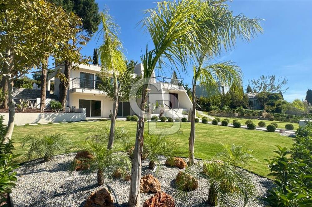 Sıraselviler Sitesi’nde Deniz Manzaralı, Yenilenmiş Kiralık Villa