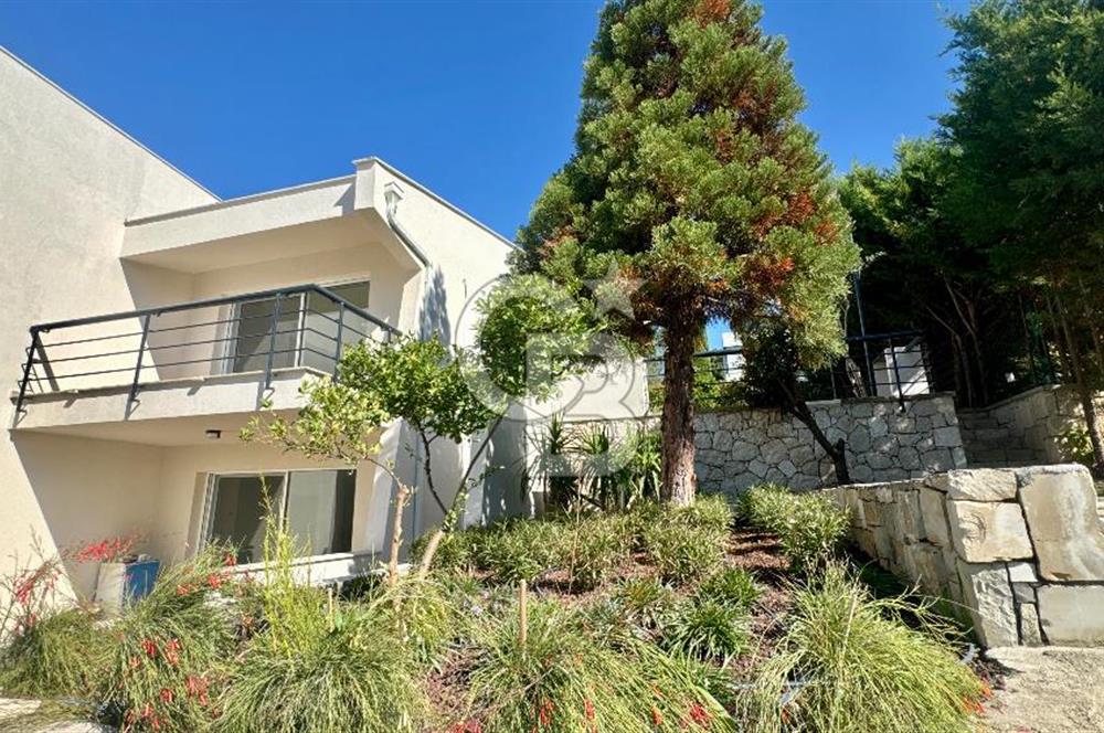 Sıraselviler Sitesi’nde Deniz Manzaralı, Yenilenmiş Kiralık Villa