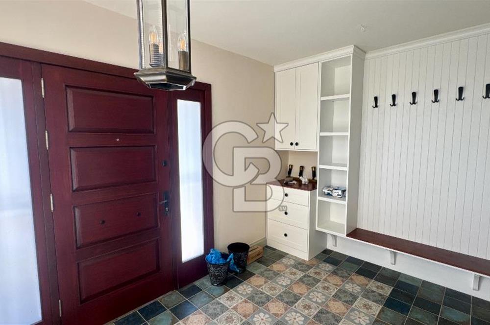 Sıraselviler Sitesi’nde Deniz Manzaralı, Yenilenmiş Kiralık Villa