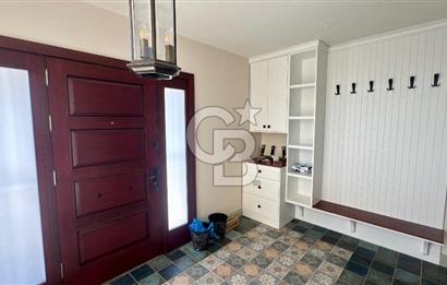 Sıraselviler Sitesi’nde Deniz Manzaralı, Yenilenmiş Kiralık Villa