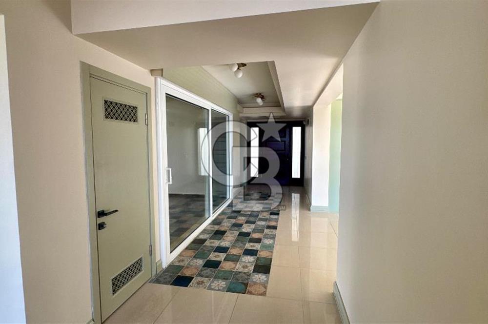 Sıraselviler Sitesi’nde Deniz Manzaralı, Yenilenmiş Kiralık Villa