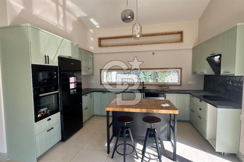 Sıraselviler Sitesi’nde Deniz Manzaralı, Yenilenmiş Kiralık Villa