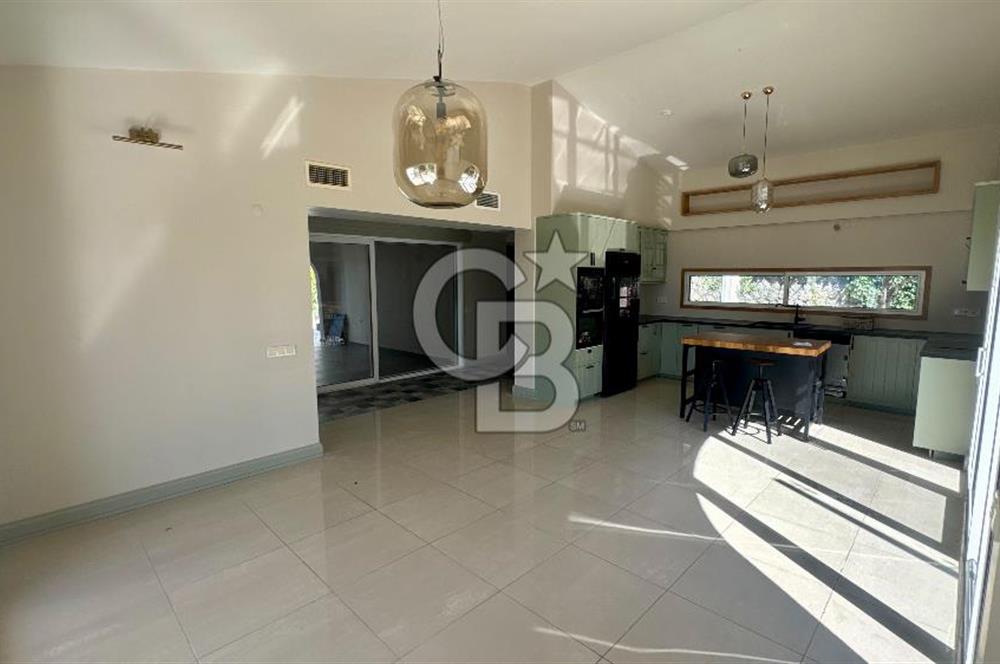 Sıraselviler Sitesi’nde Deniz Manzaralı, Yenilenmiş Kiralık Villa